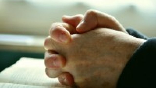 Az ujjak görbületét is okozhatja az autoimmun betegség