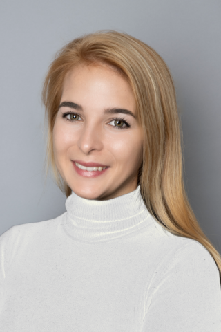 Ressely-Szarvas Veronika