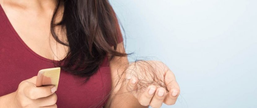Autoimmun betegséget jelezhet, ha foltokban hullik a haja