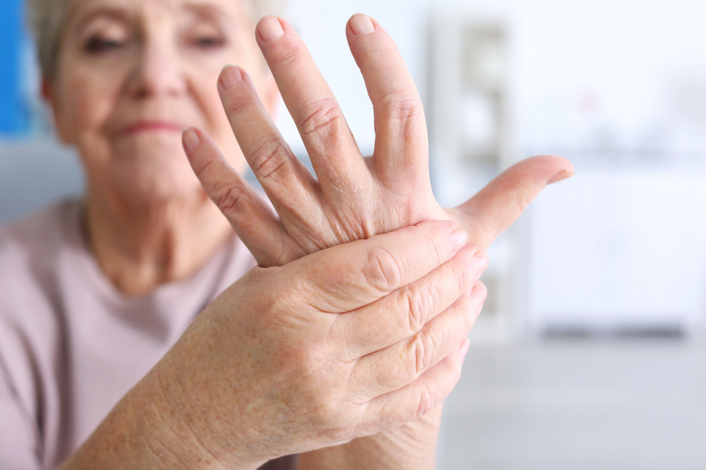 Főleg nőket érint a reheumatoid arthritisz autoimmun betegség.