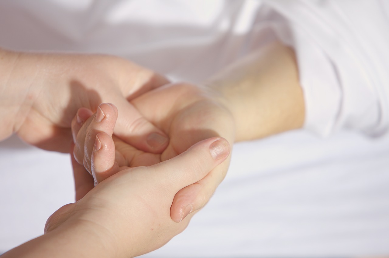 Nyaki kötőszöveti betegségek Fájdalom a kezek csontainál és ízületeiben